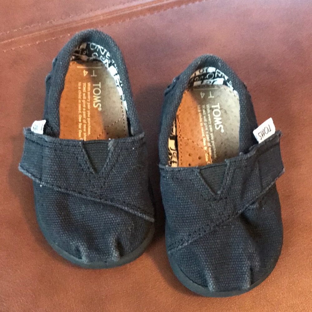 Toms classic toddler shoes